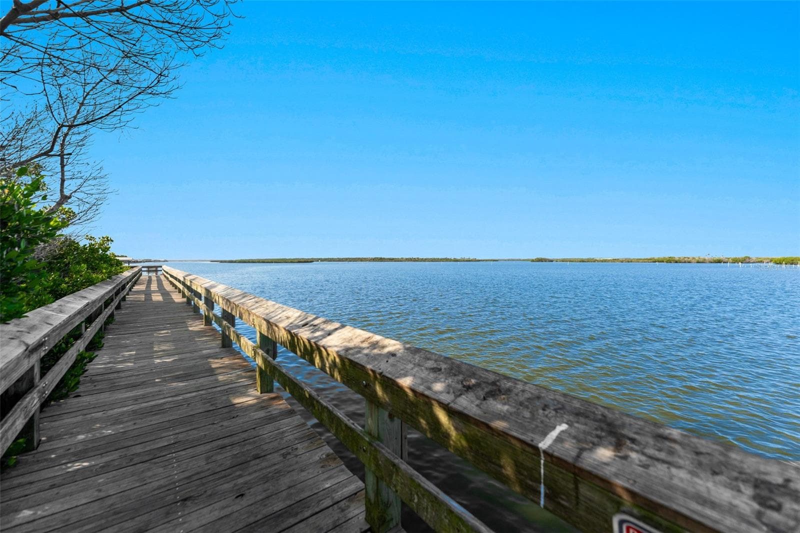 Fishing pier in Bethune Park - BETHUNE VOLUSIA BEACH, NEW SMYRNA BEACH