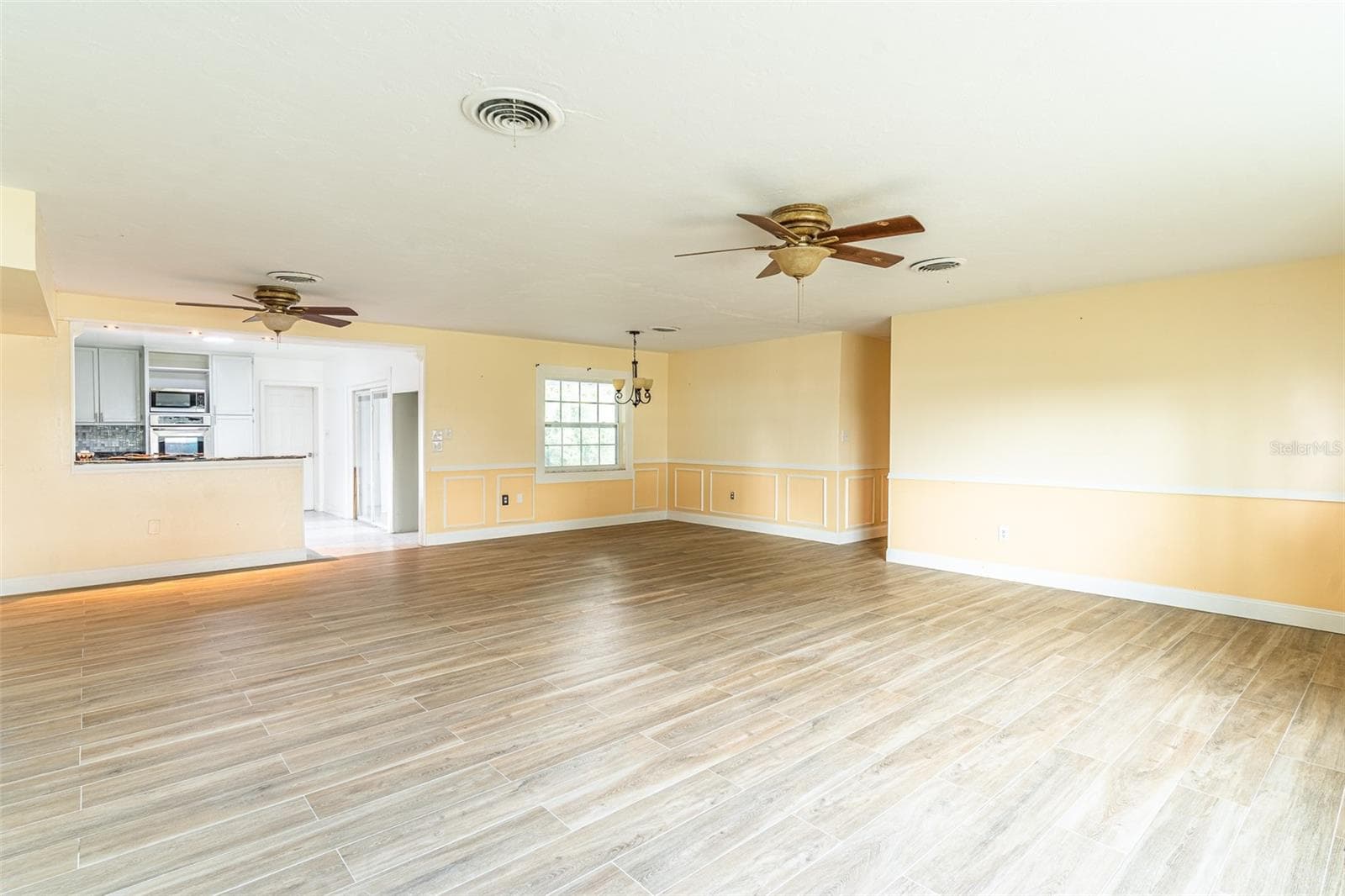 Single Family Residence at 3510 LAKEVIEW DR, SEBRING, photo 4 of 36
