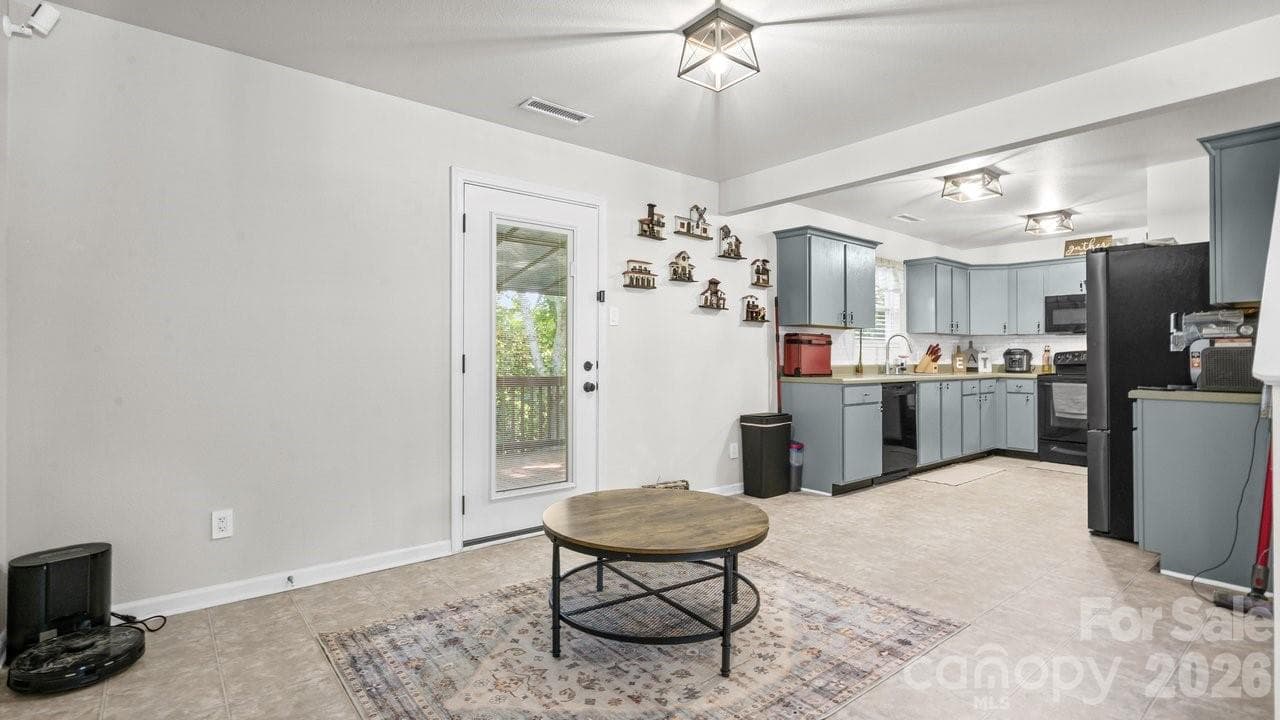 Single Family Residence at 935 Torsion Lane, Clover, photo 10 of 31