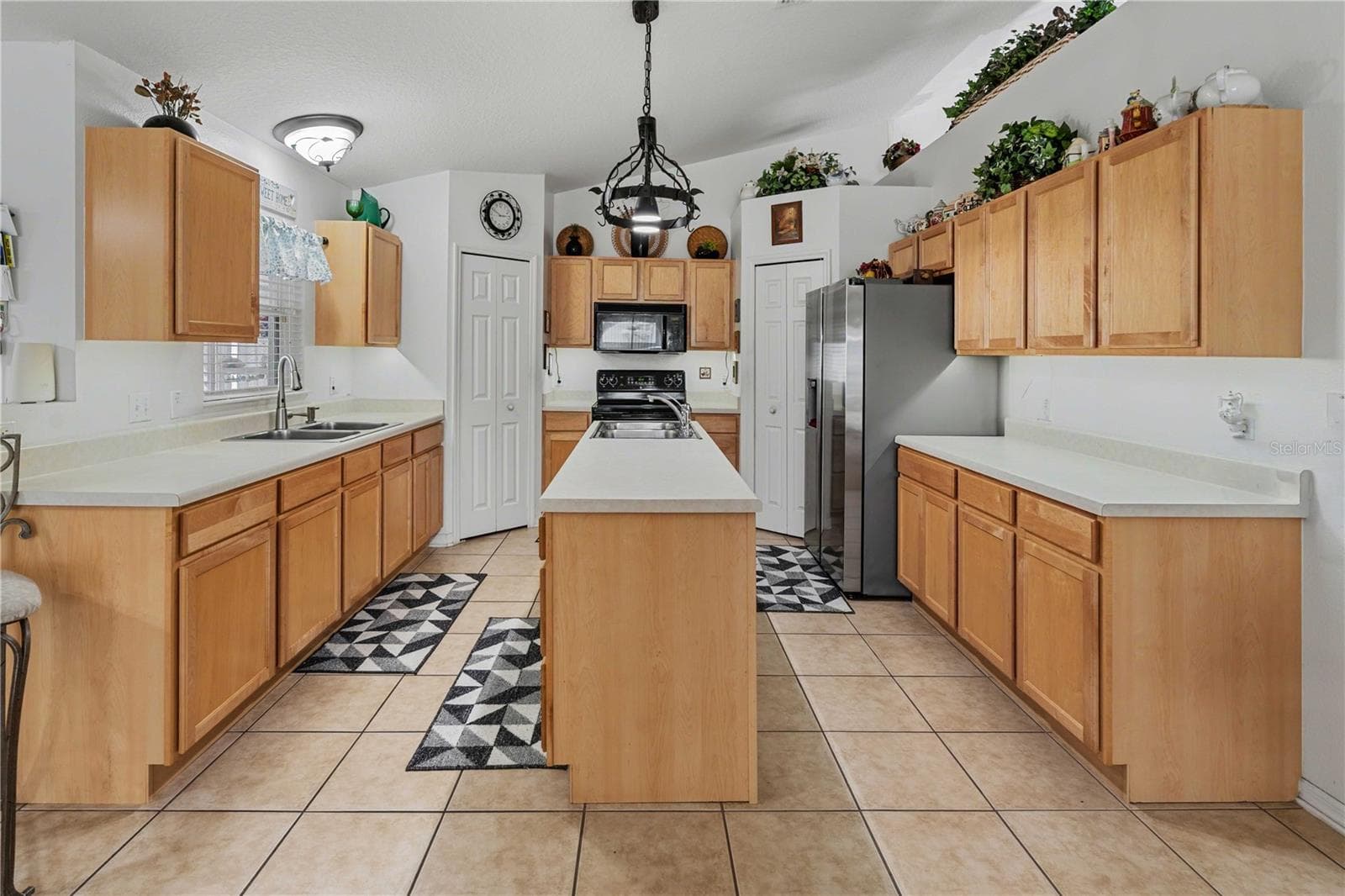 Single Family Residence at 1303 HAWKS NEST AVE, GROVELAND, photo 4 of 15