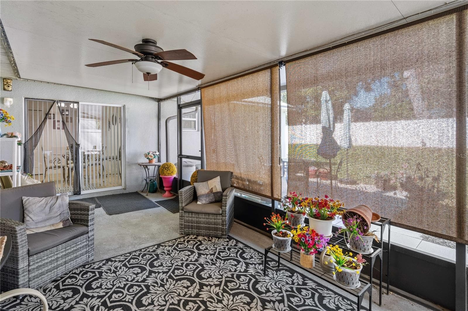 Spacious Screened Lanai - 1303 HAWKS NEST AVE, GROVELAND