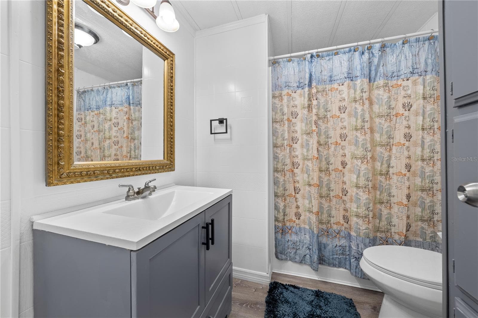 Guest bath - 5601 LAKE LIZZIE DR, ST CLOUD