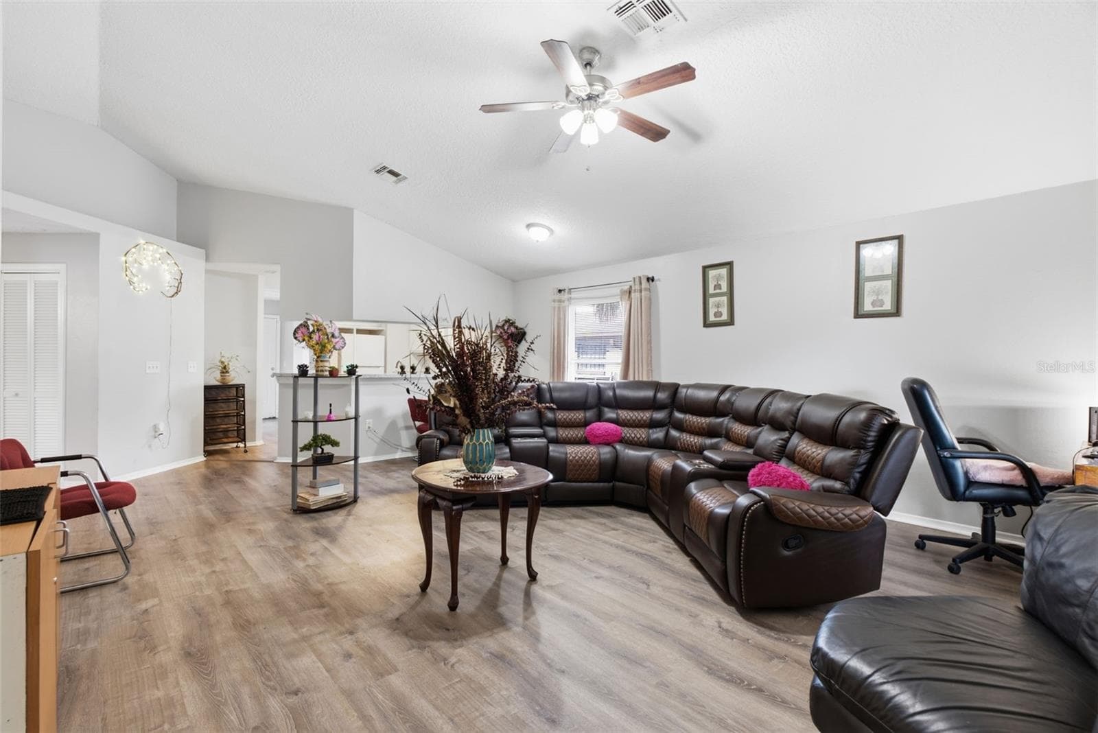 Single Family Residence at 3203 DELEUIL AVE, TAMPA, photo 4 of 30
