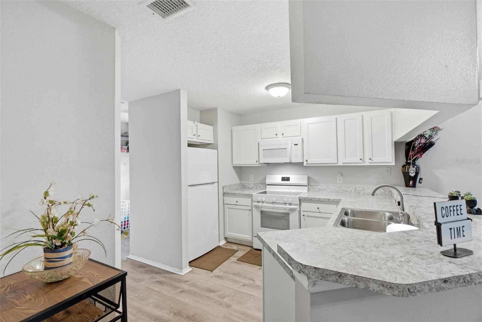 Single Family Residence at 3203 DELEUIL AVE, TAMPA, photo 6 of 30