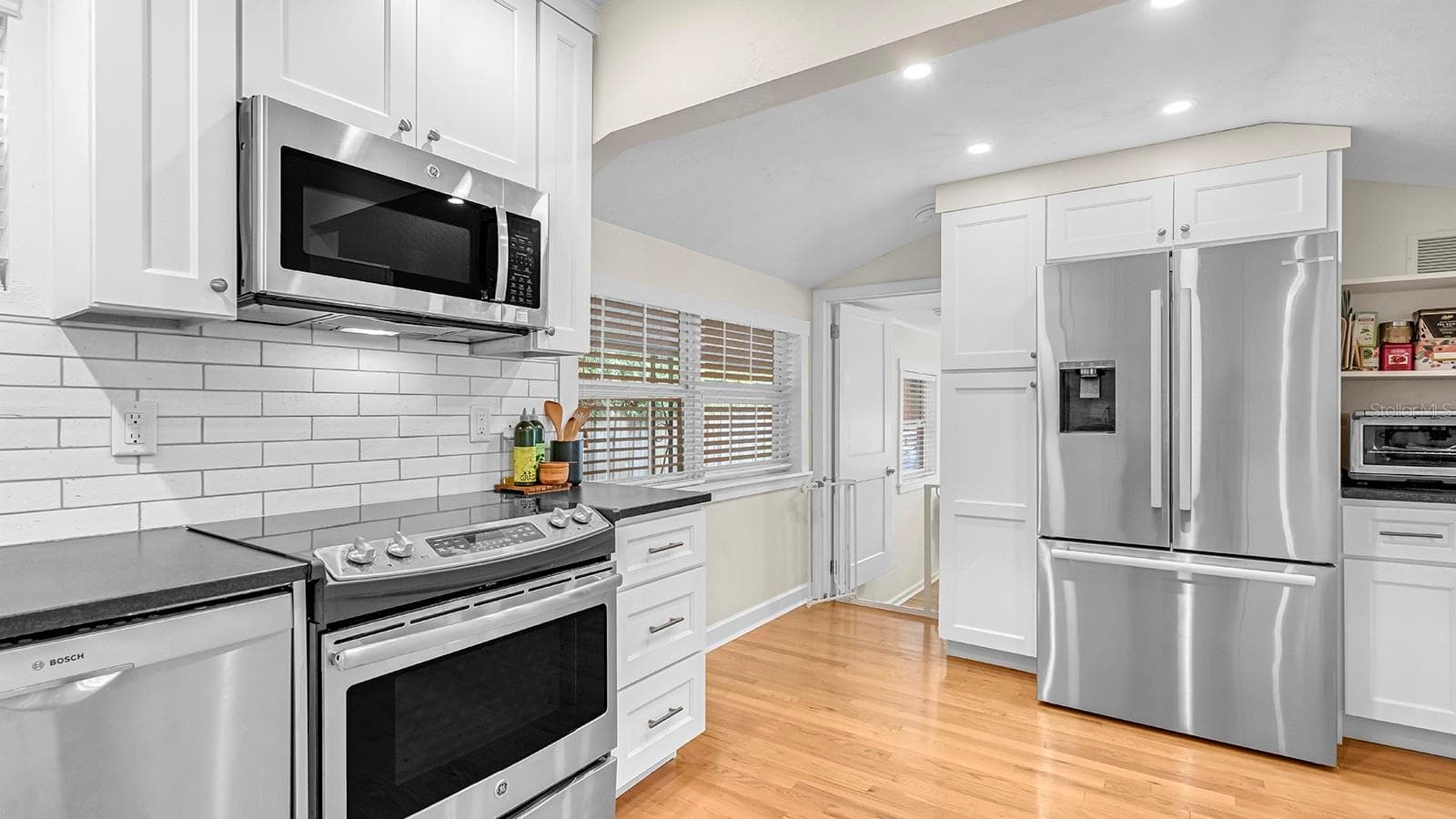 Single Family Residence at 1819 LAKE SUE DR, ORLANDO, photo 8 of 36