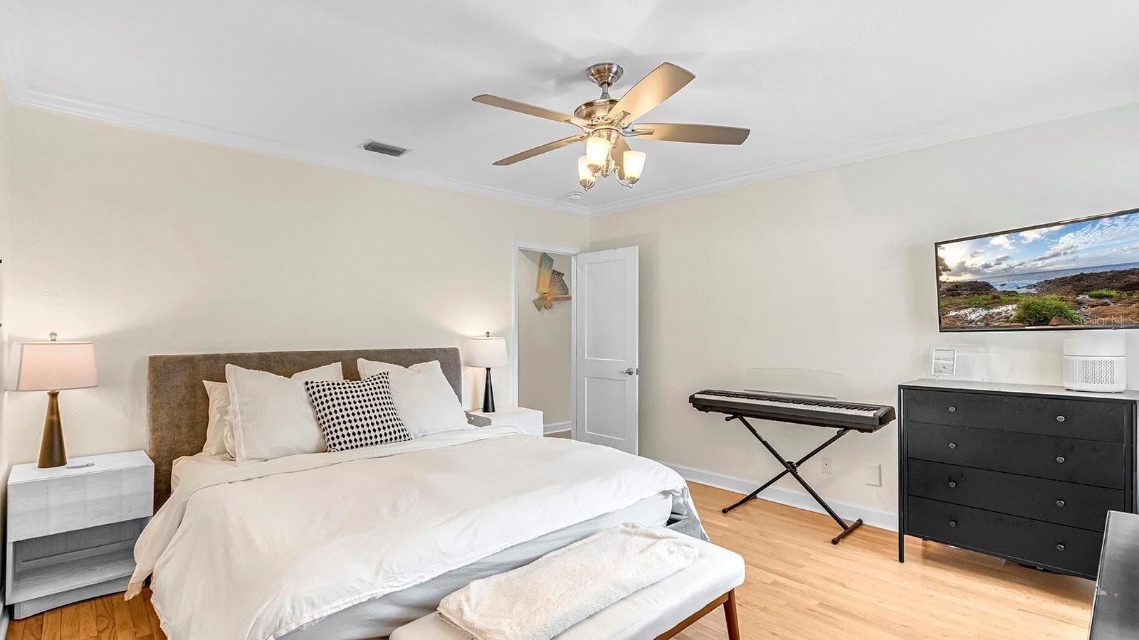 Single Family Residence at 1819 LAKE SUE DR, ORLANDO, photo 13 of 36