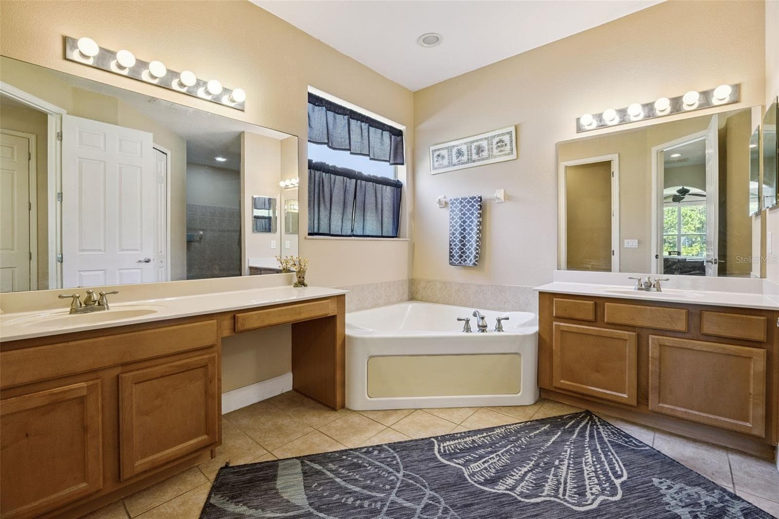 Single Family Residence at 2040 HAWKS LANDING DR, ORLANDO, photo 49 of 65