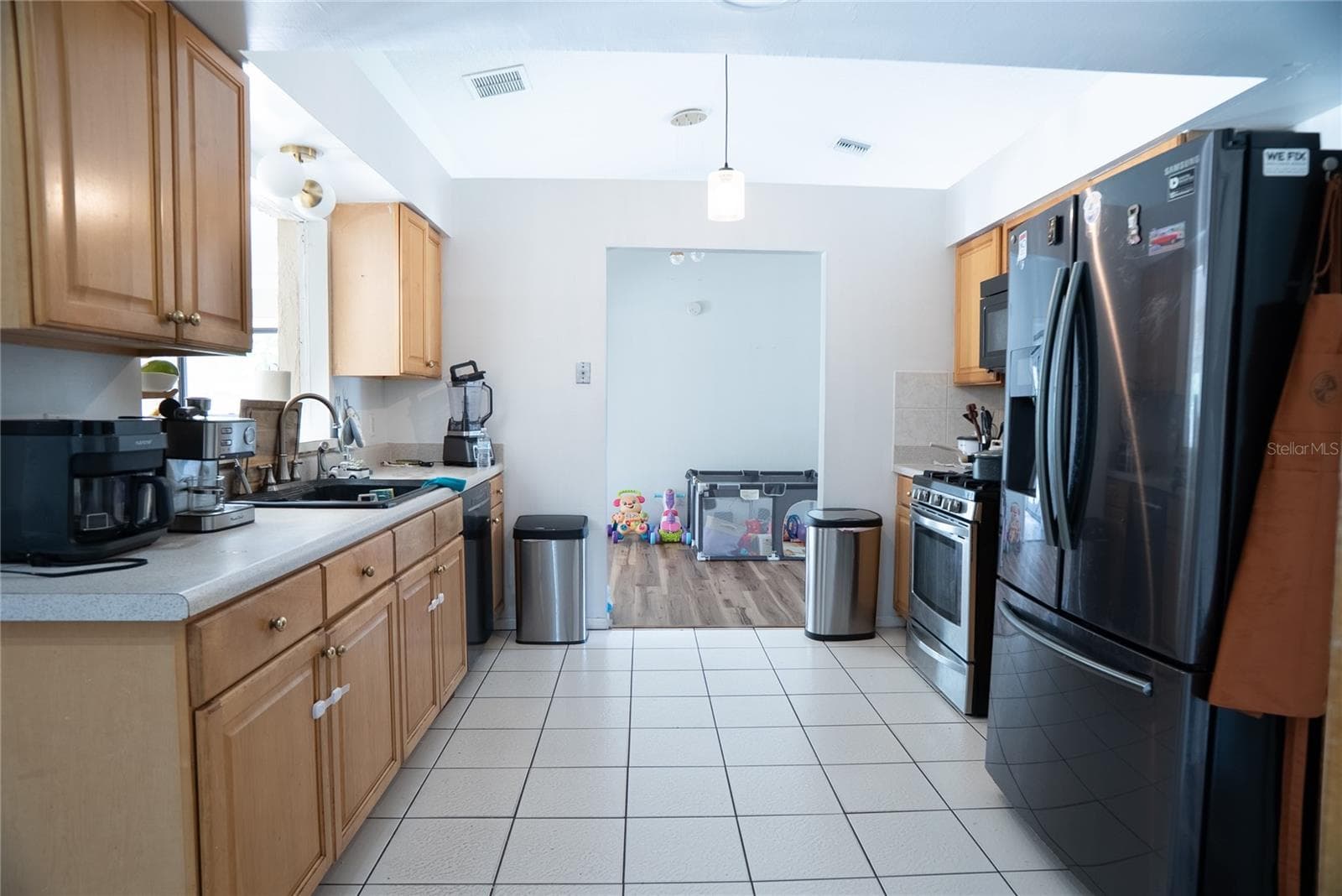Kitchen at 304 Shadow Oak Drive, a four-bedroom pool home for sale in Casselberry, Florida - 304 SHADOW OAK DR, CASSELBERRY