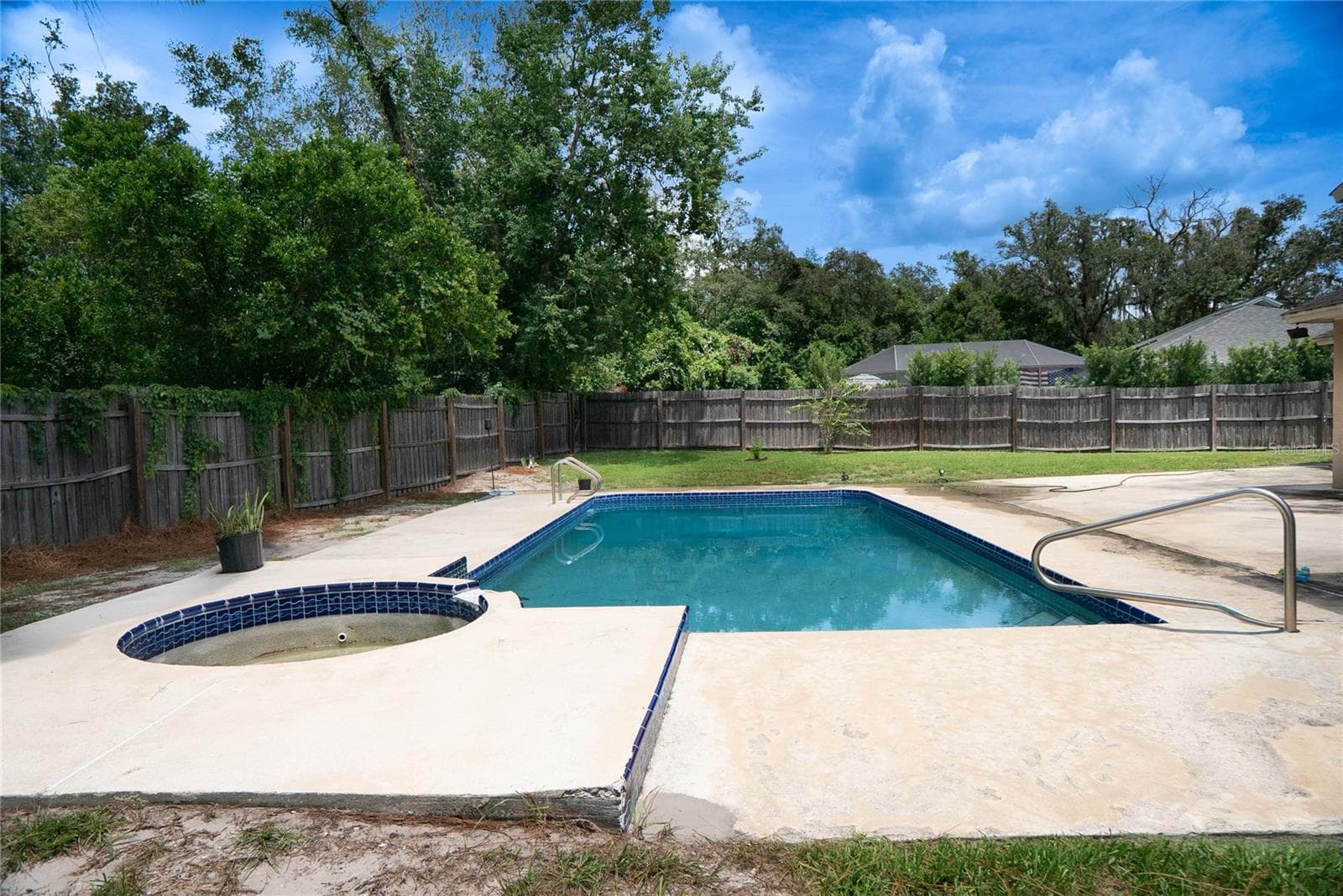 Private pool and spa in Casselberry, Florida - 304 SHADOW OAK DR, CASSELBERRY