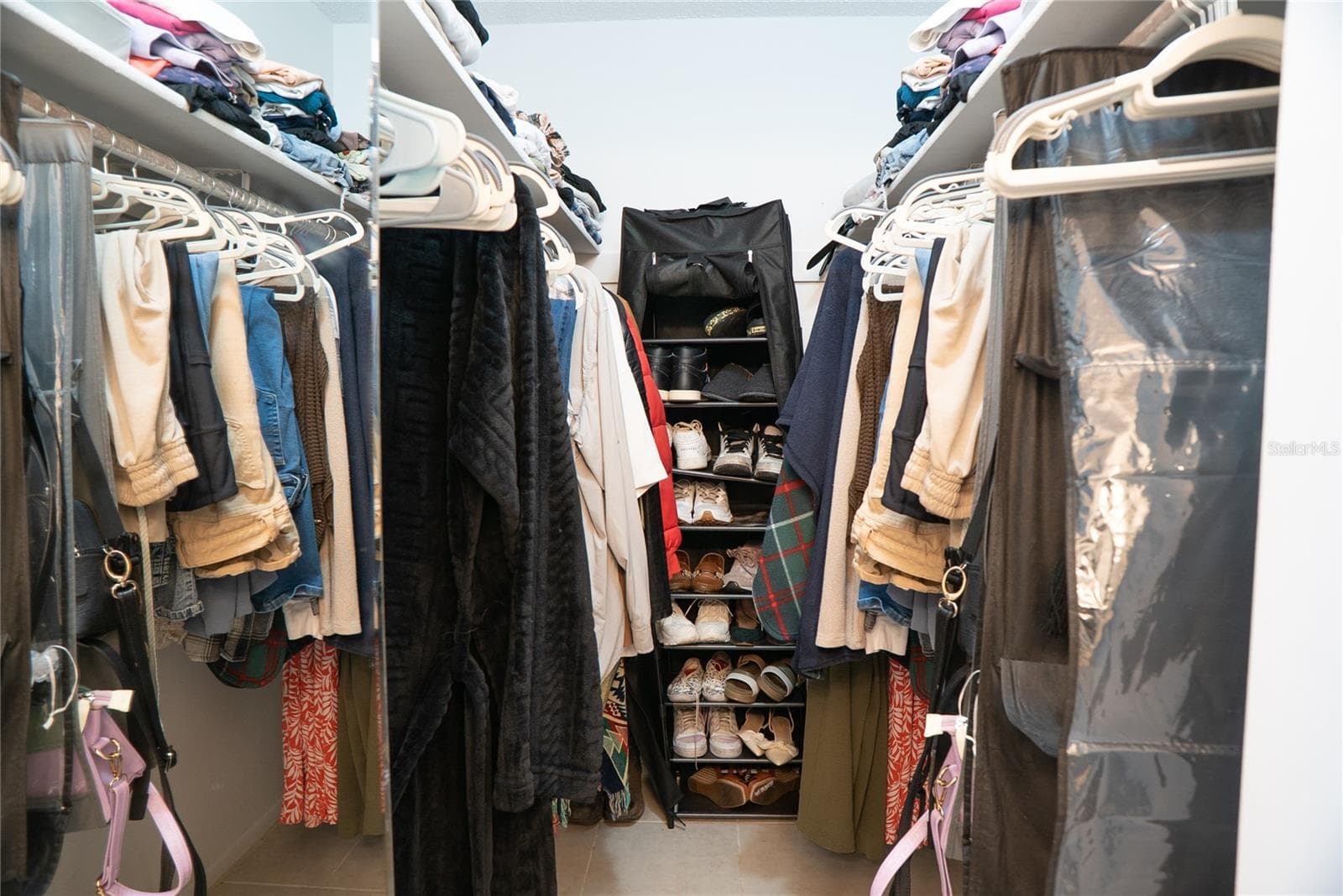 Walk In closet - 304 SHADOW OAK DR, CASSELBERRY