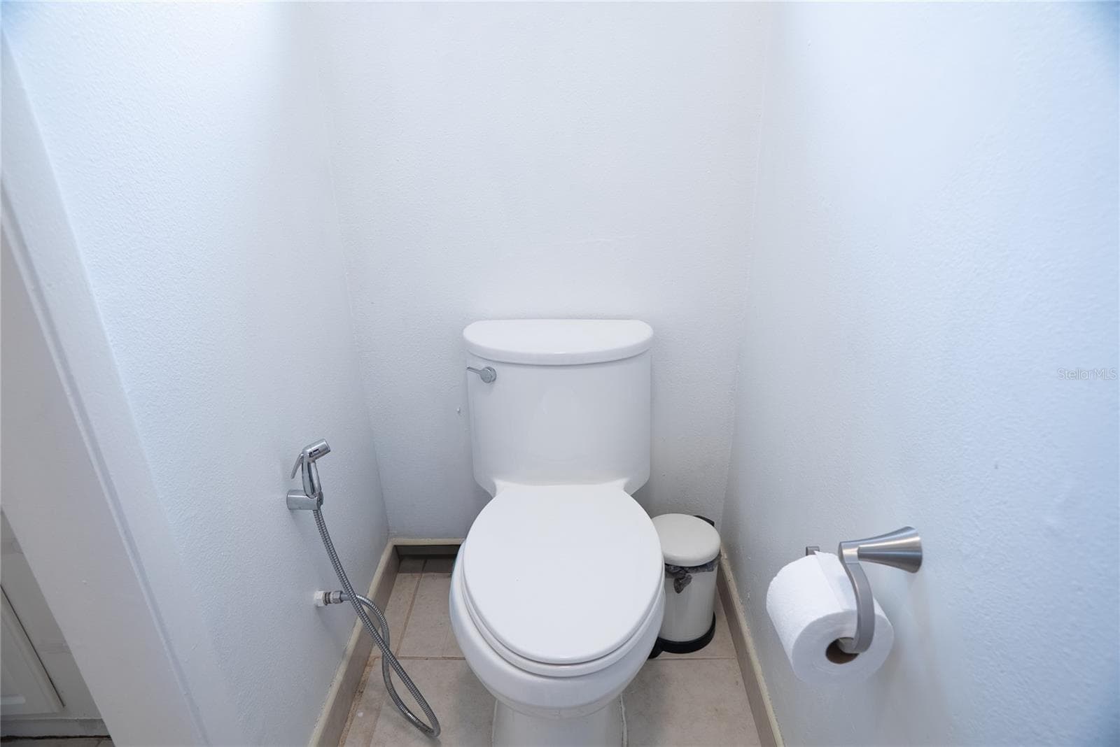 Toilet with Bidet - 304 SHADOW OAK DR, CASSELBERRY