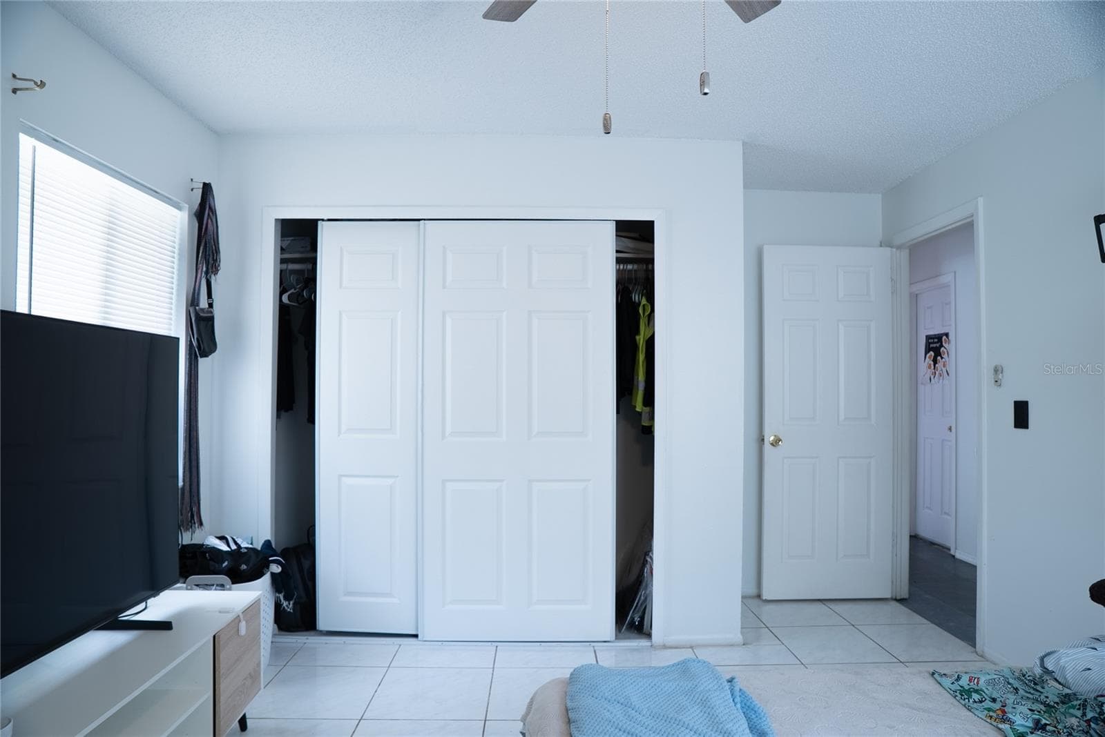 Guest Bedroom Built In Closet - 304 SHADOW OAK DR, CASSELBERRY