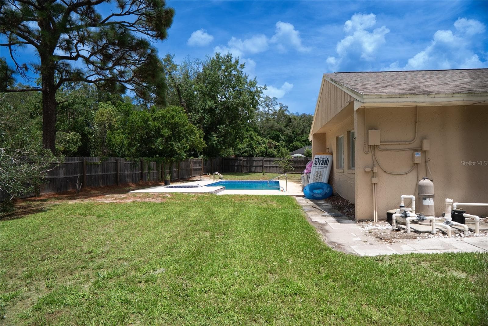 Huge Backyard with pool and jacuzzi - 304 SHADOW OAK DR, CASSELBERRY