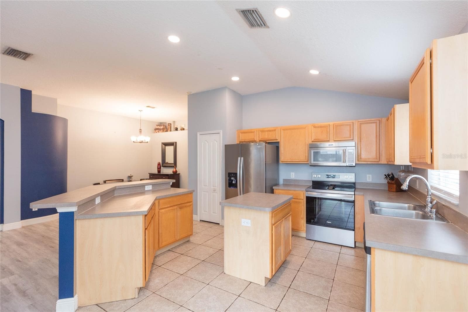Single Family Residence at 11706 PURE PEBBLE DR, RIVERVIEW, photo 10 of 36