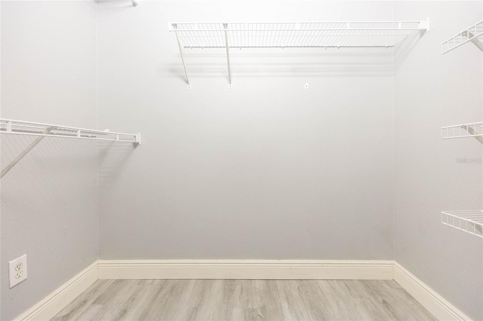 Walk-in Primary Closet - 11706 PURE PEBBLE DR, RIVERVIEW