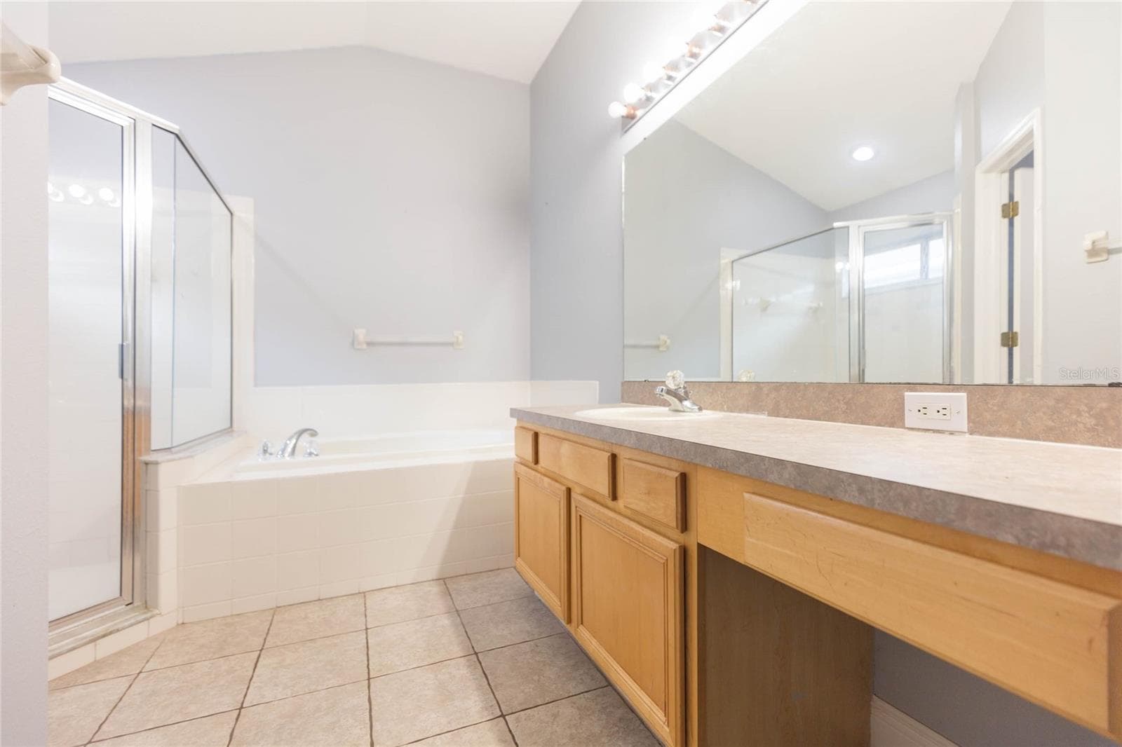 Single Family Residence at 11706 PURE PEBBLE DR, RIVERVIEW, photo 23 of 36