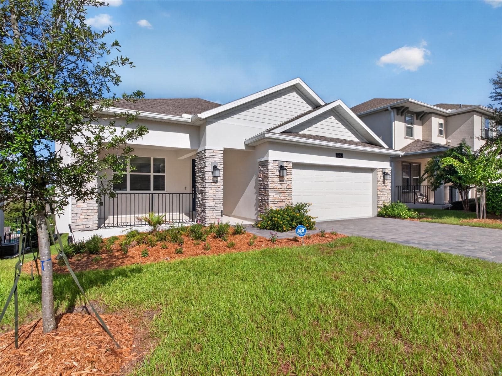 Single Family Residence at 1283 DORA PARC LN, MOUNT DORA, photo 2 of 18