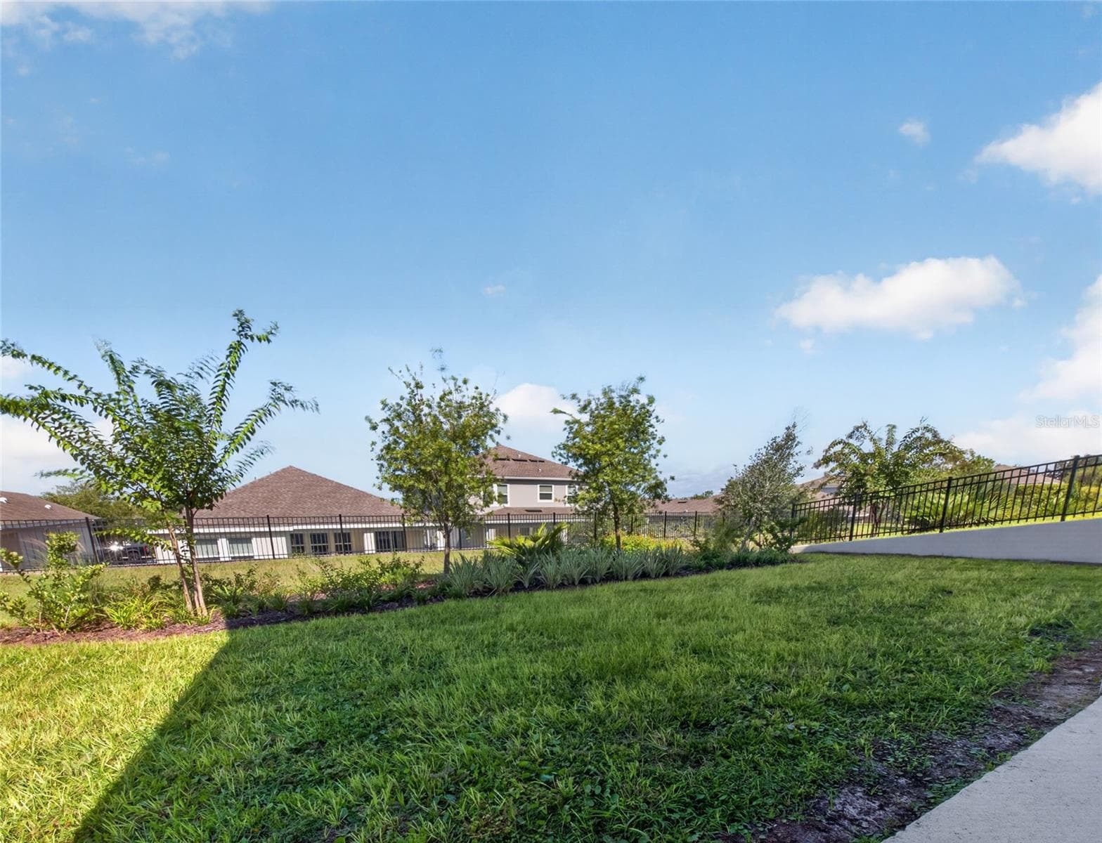 Single Family Residence at 1283 DORA PARC LN, MOUNT DORA, photo 4 of 18