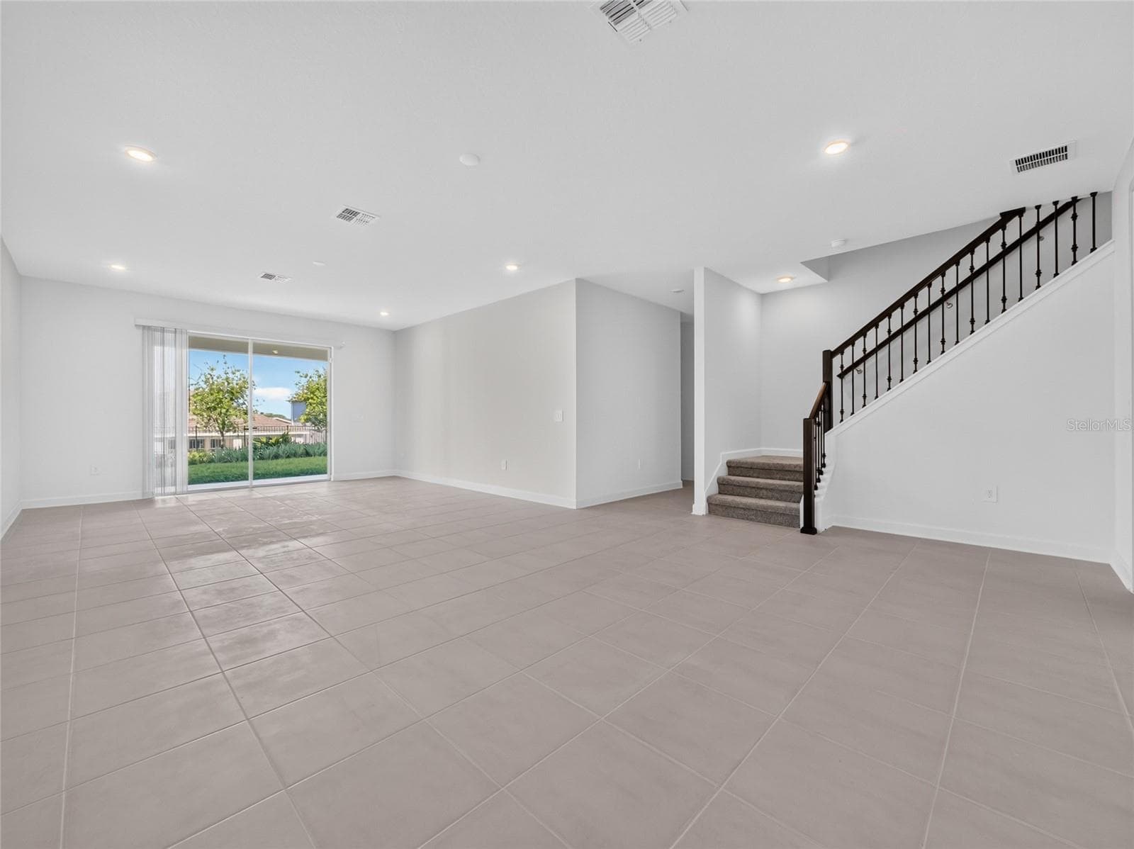 Single Family Residence at 1283 DORA PARC LN, MOUNT DORA, photo 5 of 18