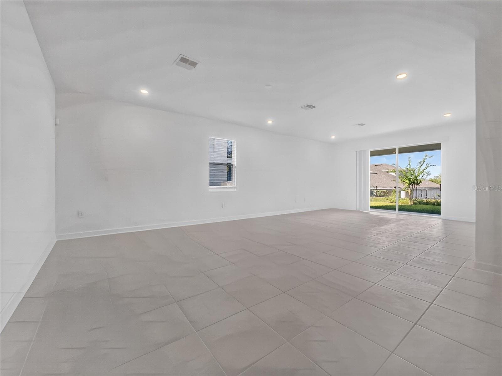 Single Family Residence at 1283 DORA PARC LN, MOUNT DORA, photo 9 of 18