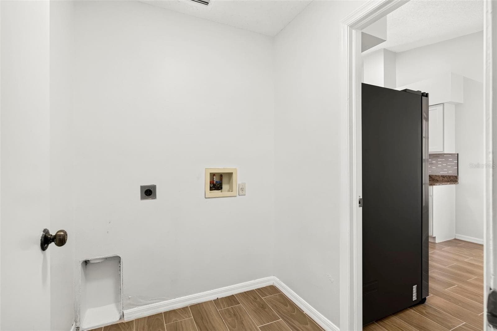 laundry room - 12826 LONGCREST DR, RIVERVIEW