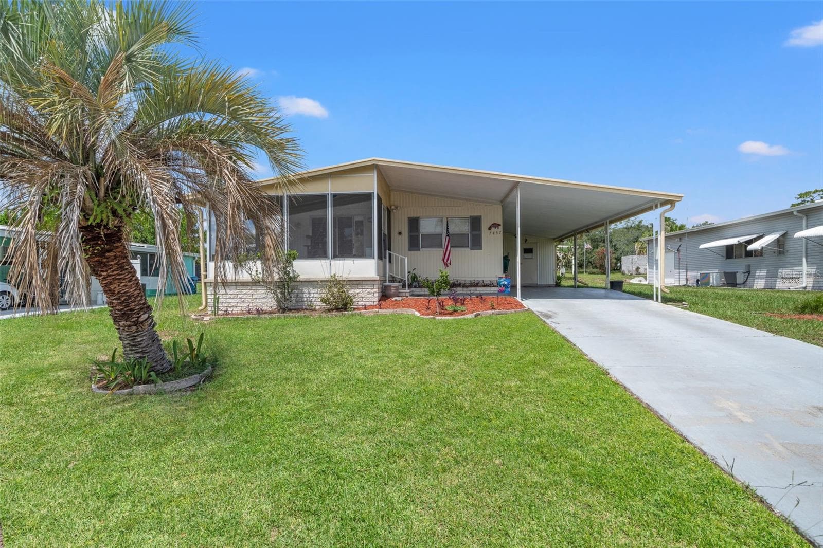 Manufactured Home at 7457 MONTROSE AVE, BROOKSVILLE, photo 2 of 22