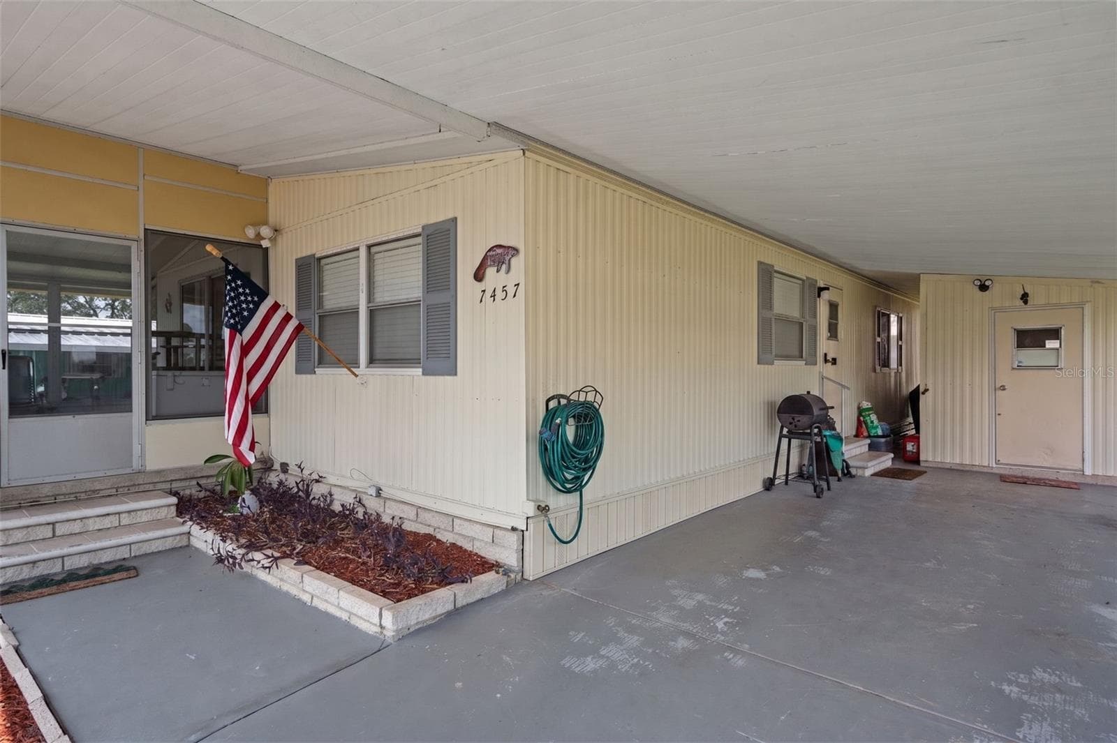 Manufactured Home at 7457 MONTROSE AVE, BROOKSVILLE, photo 3 of 22