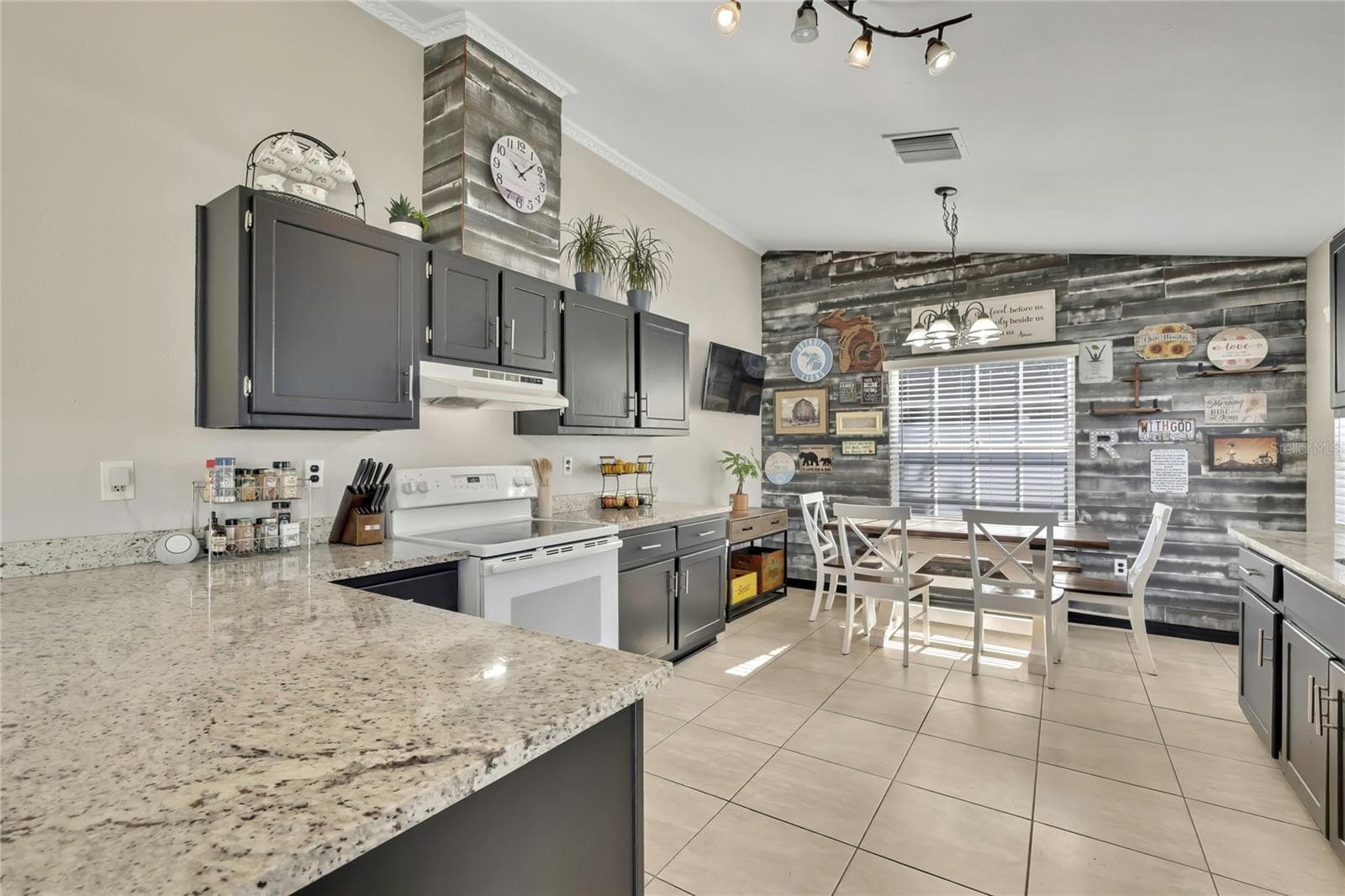Single Family Residence at 7484 SUSQUEHANNA TRL, SPRING HILL, photo 12 of 45