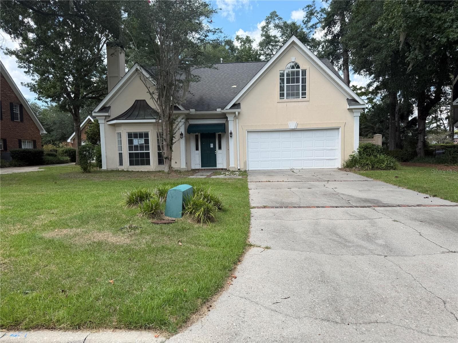 916 HILLCREST CT