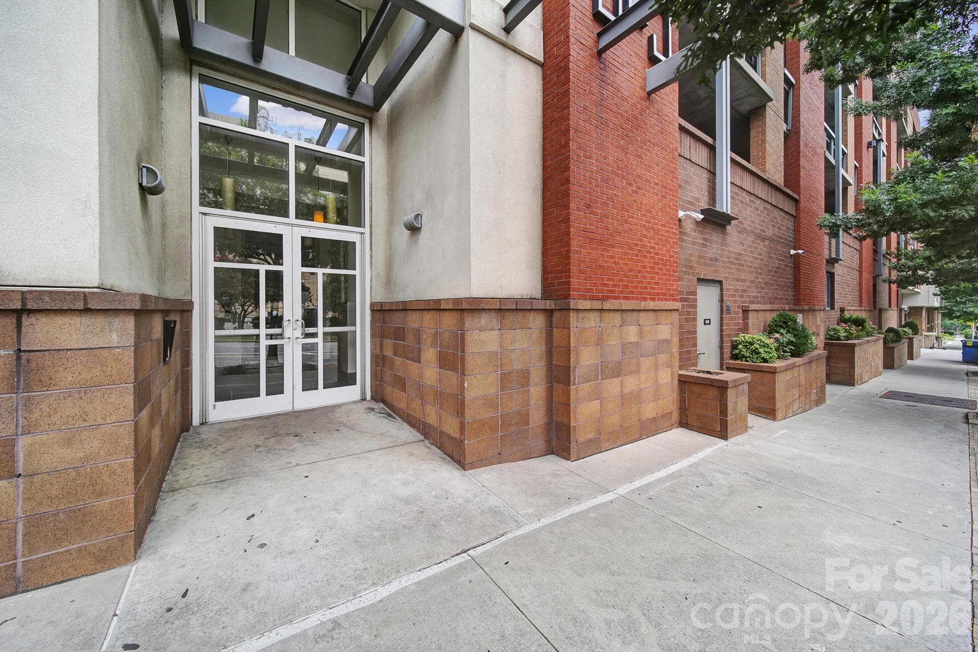 Condominium at 505 E 6th Street, Charlotte, photo 2 of 34