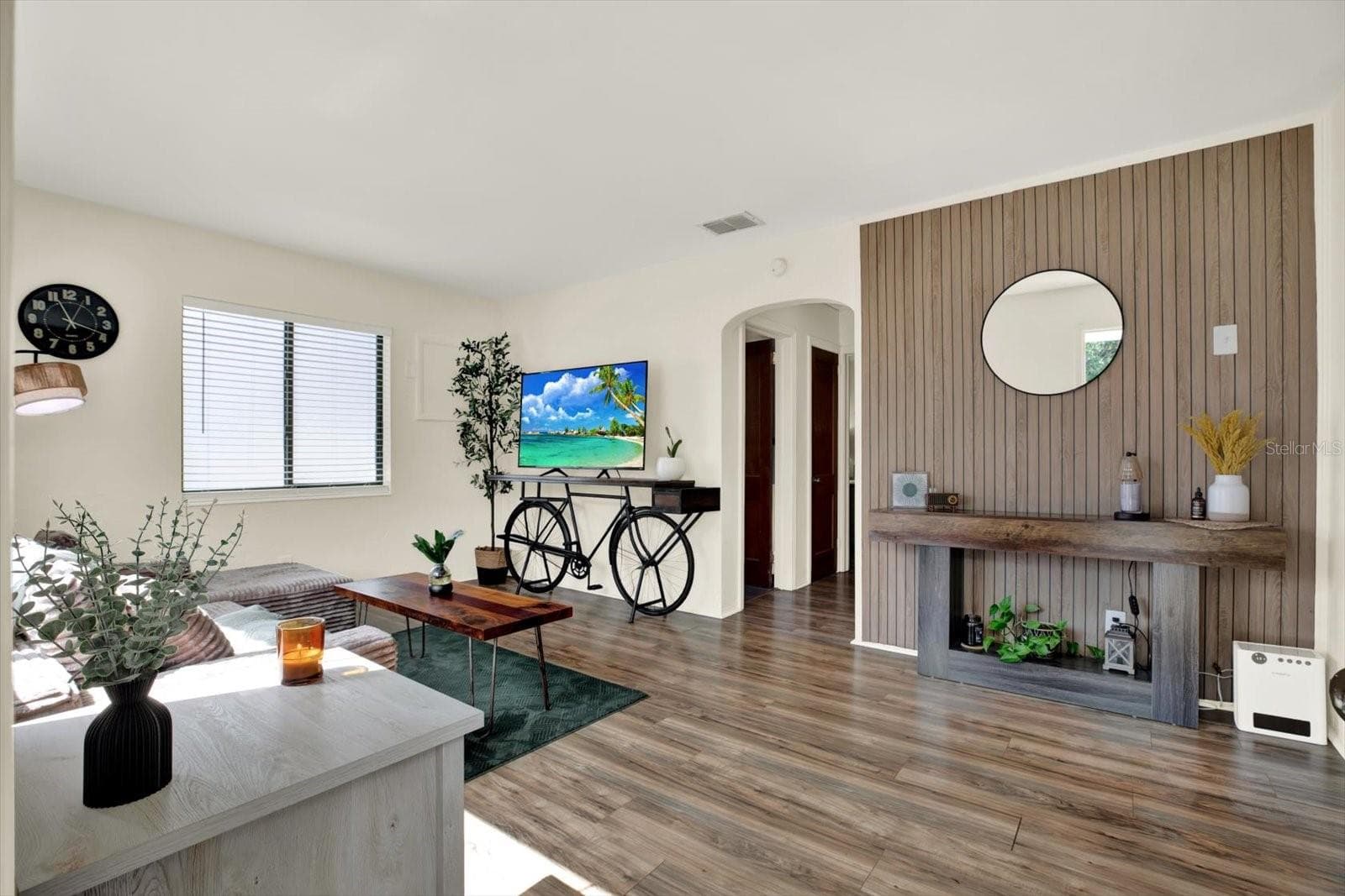 Living room - 1907 53RD ST S, GULFPORT