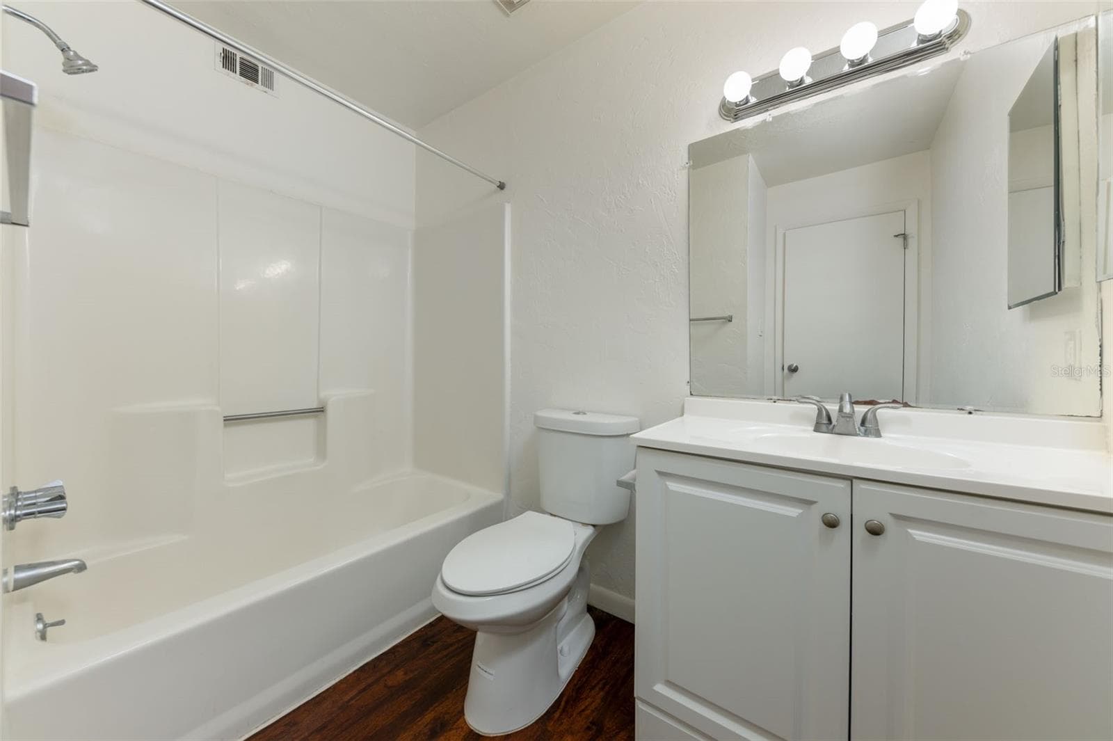 Back Bathroom - 89 SE 16TH AVE #P302, GAINESVILLE