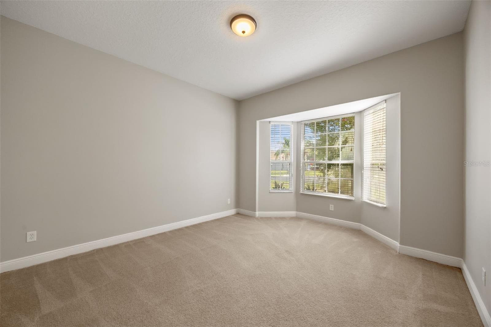 Single Family Residence at 6190 HEDGESPARROWS LN, SANFORD, photo 4 of 38