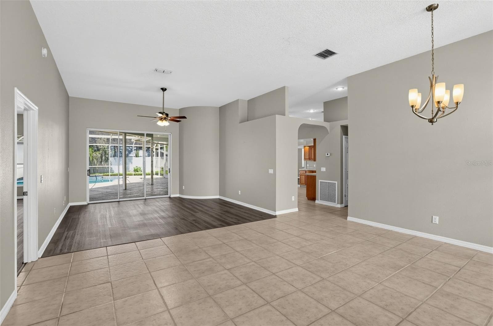 Single Family Residence at 248 HUNTRIDGE WAY, WINTER SPRINGS, photo 2 of 30