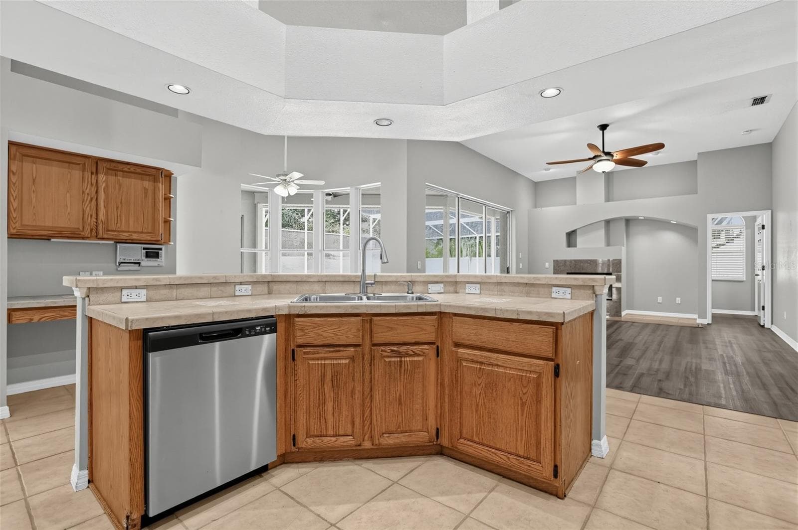 Single Family Residence at 248 HUNTRIDGE WAY, WINTER SPRINGS, photo 8 of 30