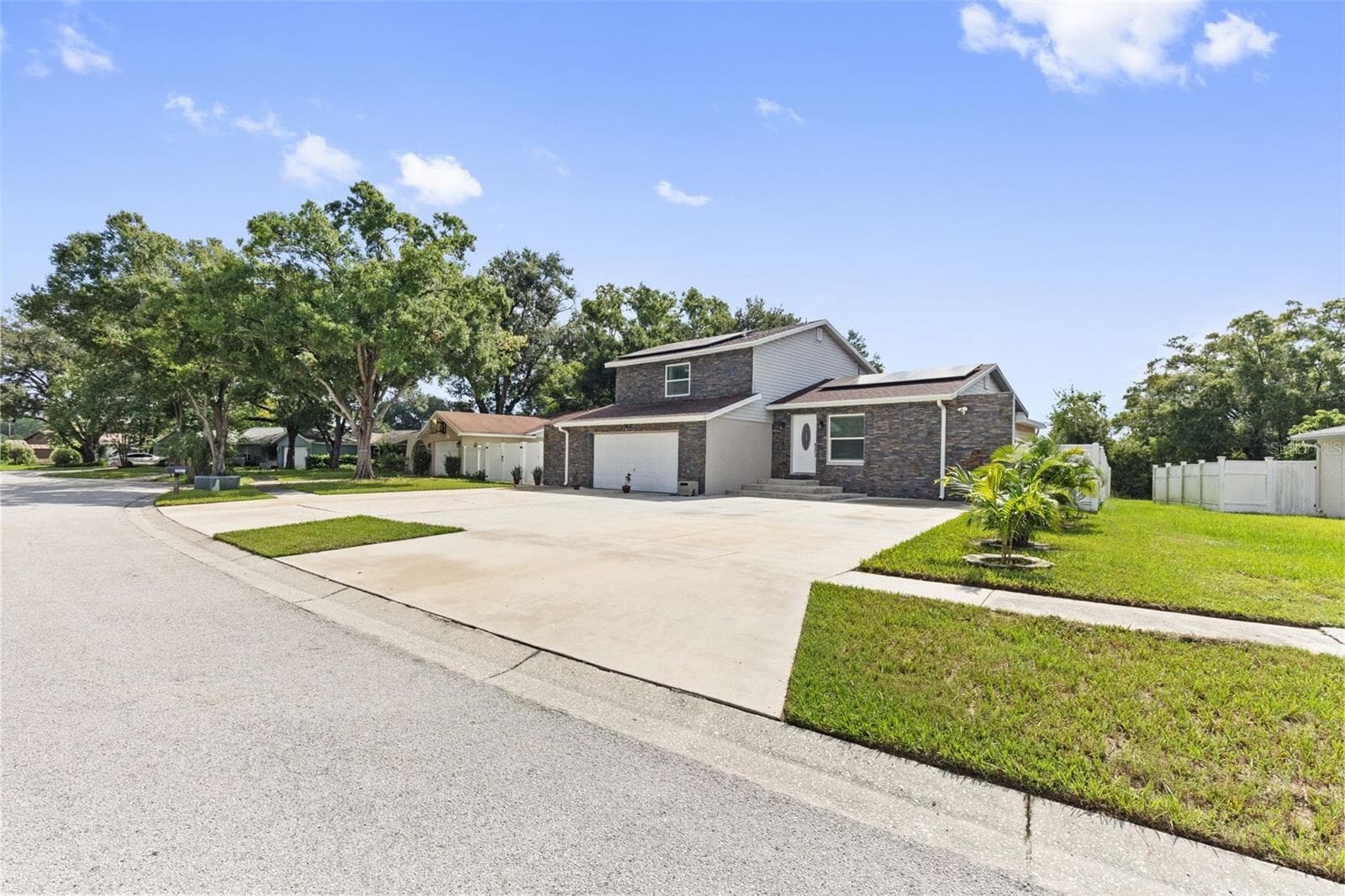 Single Family Residence at 5408 PENTAIL CIR, TAMPA, photo 7 of 51
