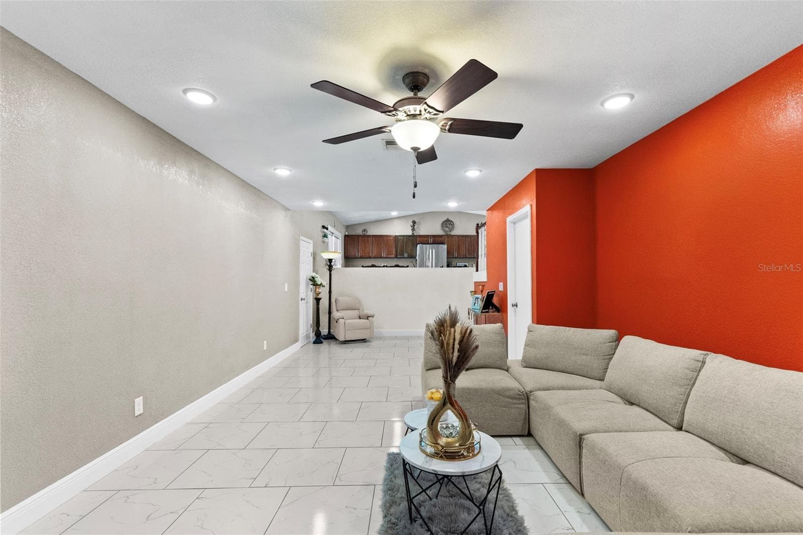 Single Family Residence at 5408 PENTAIL CIR, TAMPA, photo 9 of 51