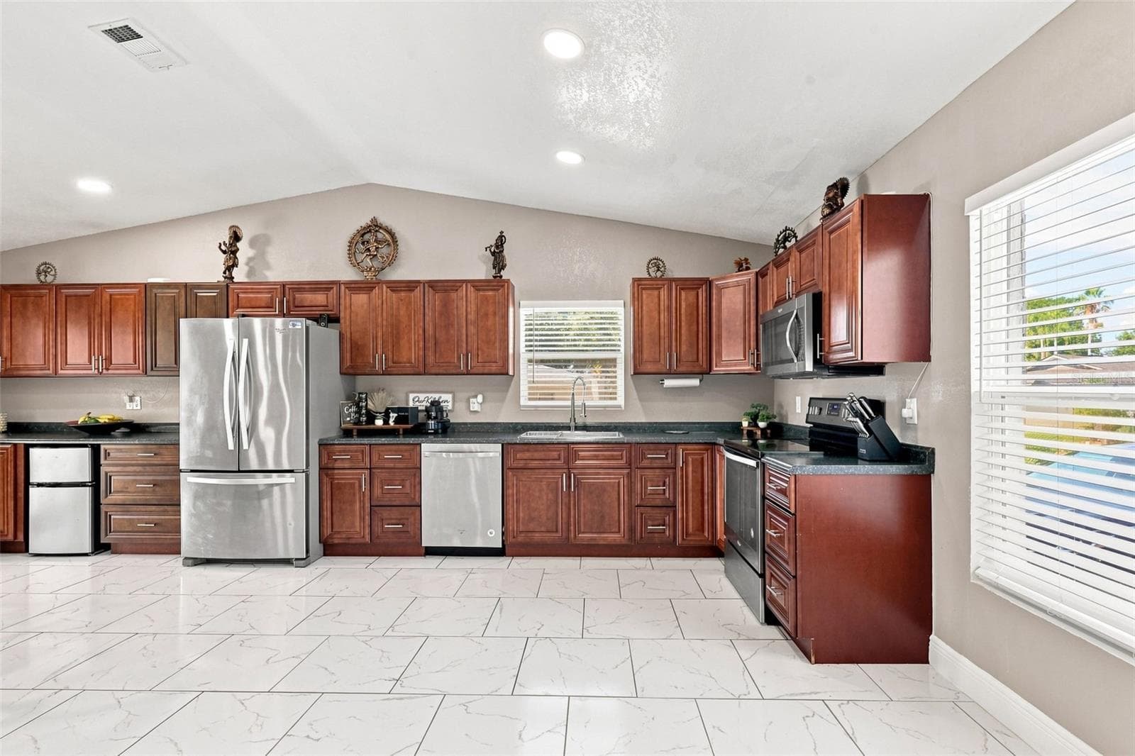Single Family Residence at 5408 PENTAIL CIR, TAMPA, photo 13 of 51