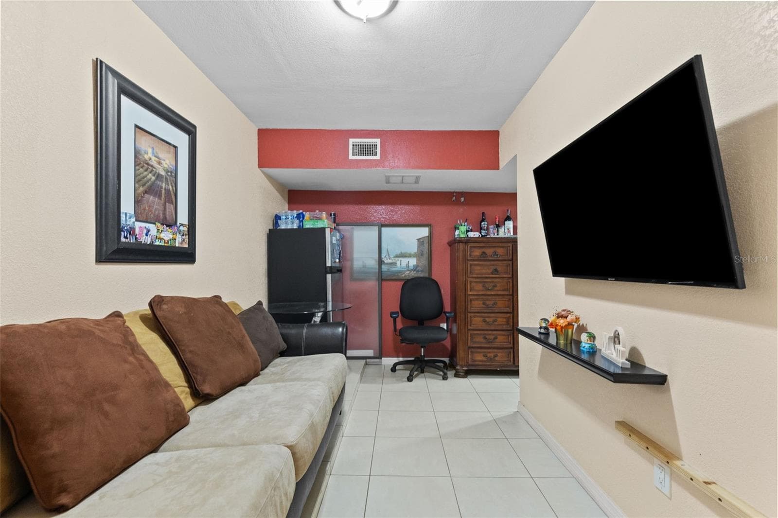 Second Efficient Living Room - 5408 PENTAIL CIR, TAMPA