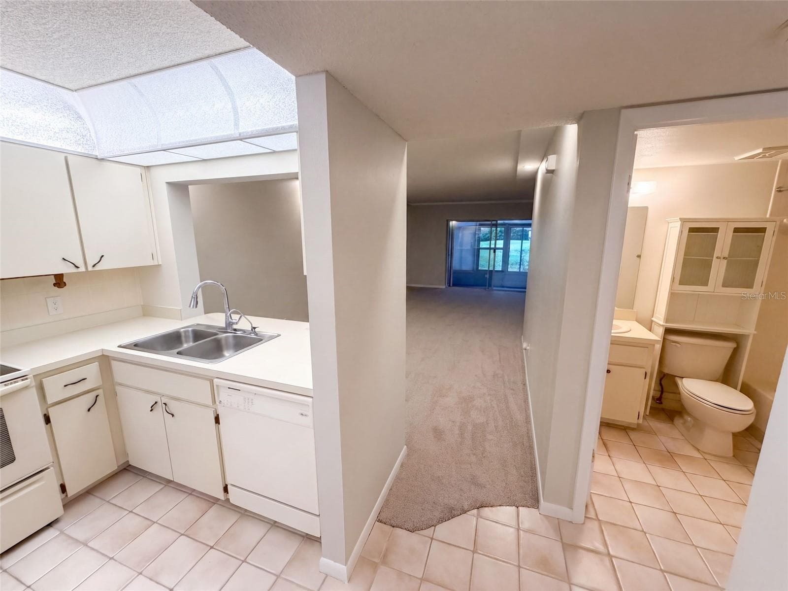 Condominium at 1465 MILLSTREAM LN #104, DUNEDIN, photo 2 of 36