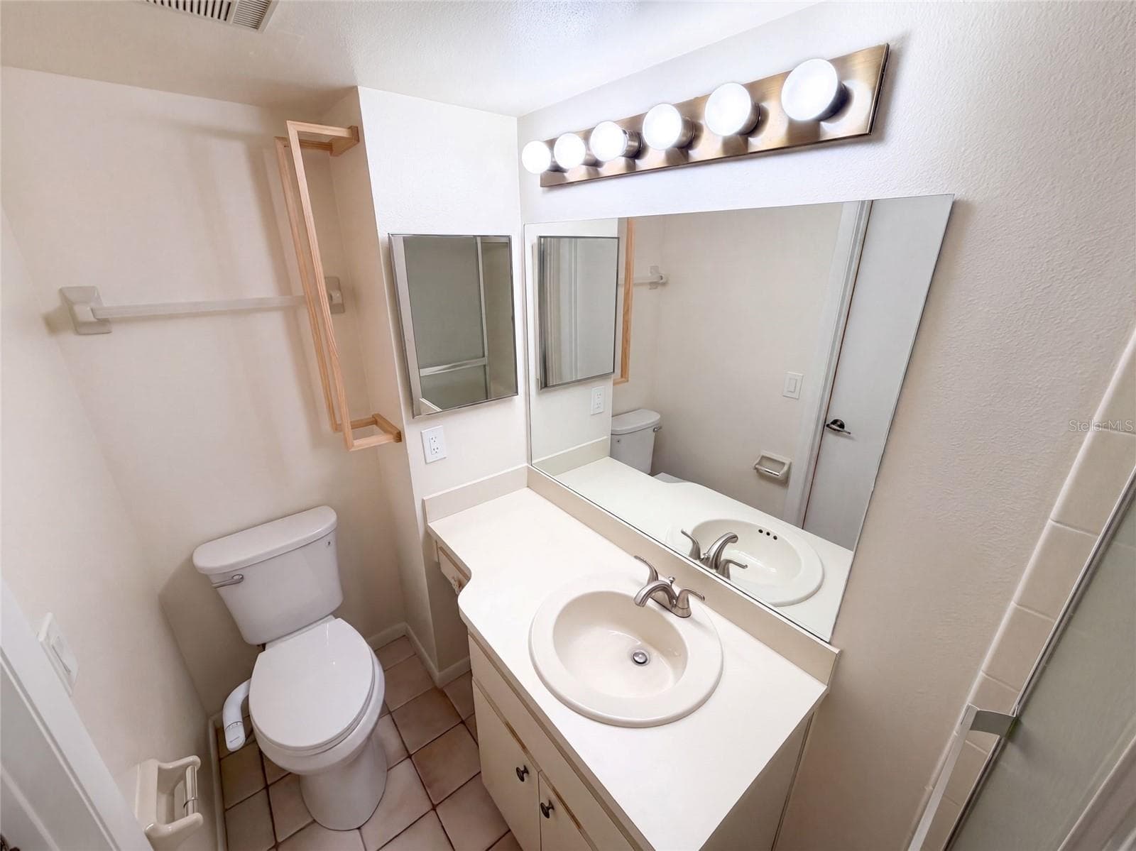 Condominium at 1465 MILLSTREAM LN #104, DUNEDIN, photo 15 of 36