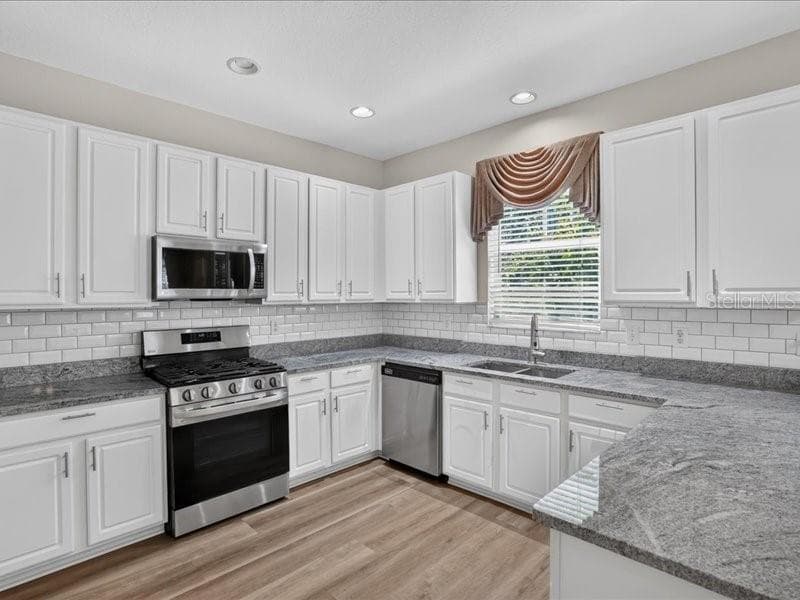 Single Family Residence at 10420 LUCAYA DR, TAMPA, photo 16 of 42