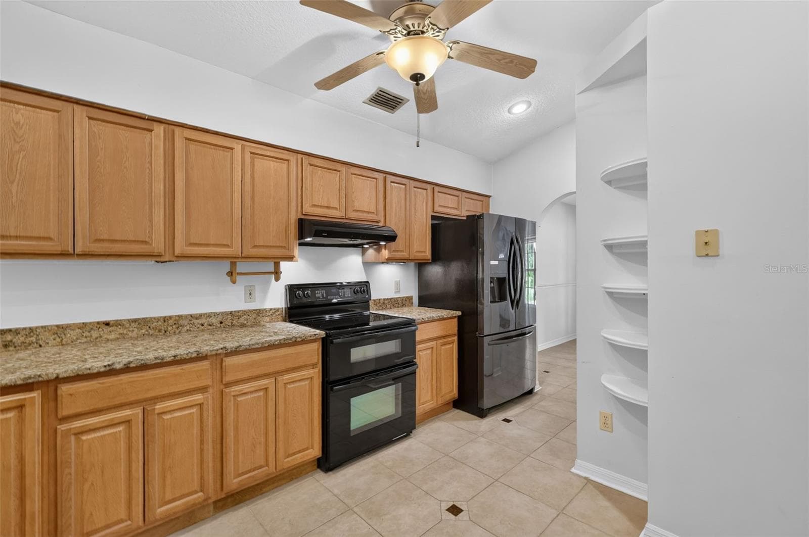 Built-in feature - 37130 COUNTY ROAD 439, EUSTIS