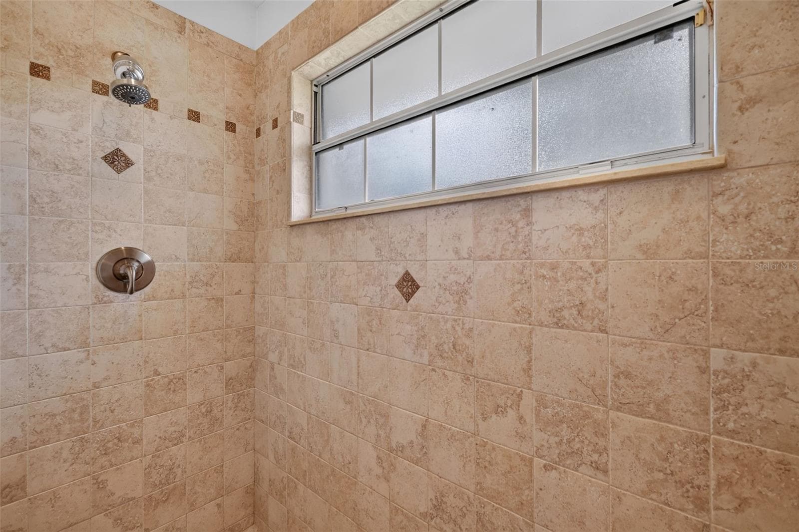 Primary Shower - 37130 COUNTY ROAD 439, EUSTIS