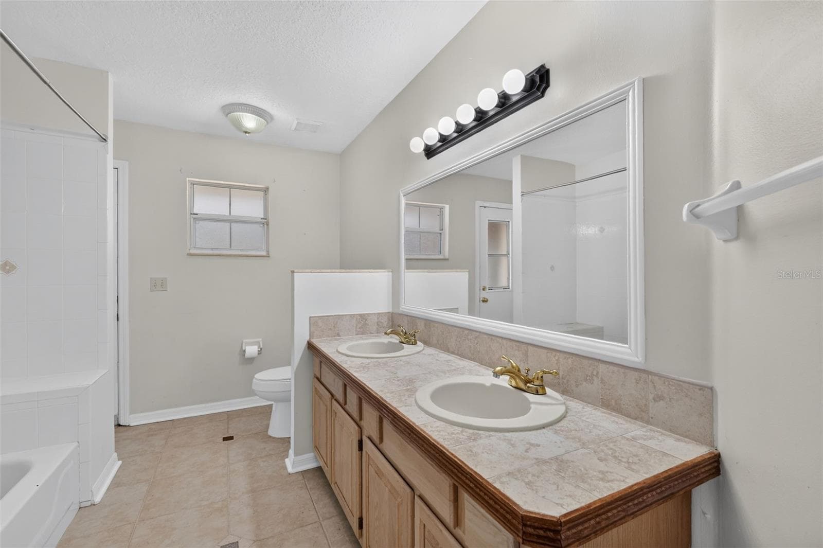 Guest Bathroom - 37130 COUNTY ROAD 439, EUSTIS