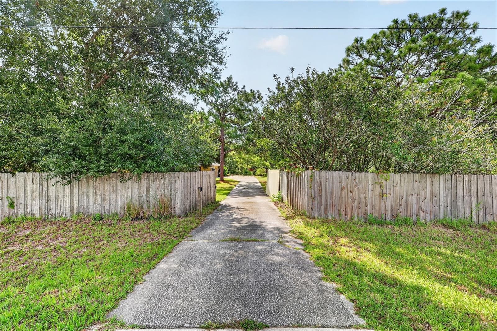 Front Entrance on County Road 439 - 37130 COUNTY ROAD 439, EUSTIS