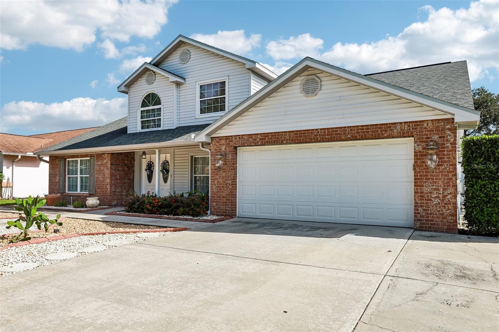 Right side of home - 1424 DUMONT DR, VALRICO