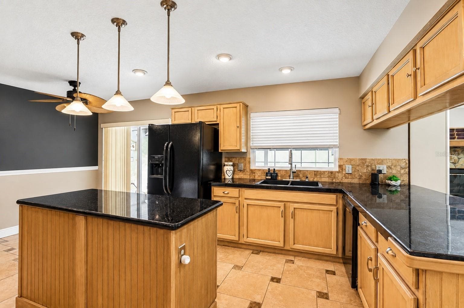 Kitchen - 1424 DUMONT DR, VALRICO