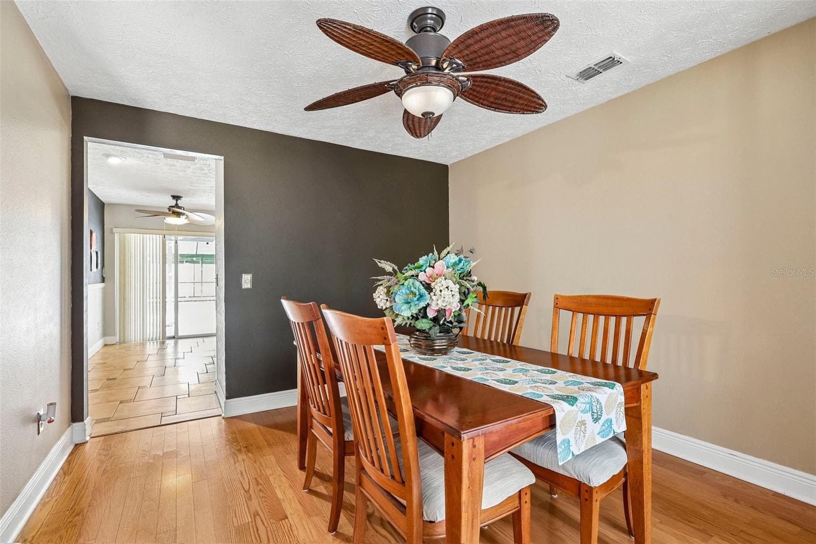Formal dining room - 1424 DUMONT DR, VALRICO