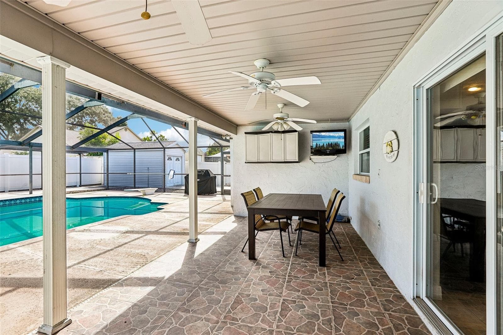 Screened Lanai - 1424 DUMONT DR, VALRICO